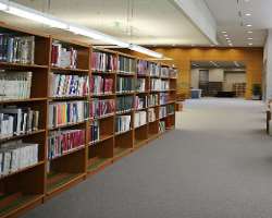 It has a library which has copies of calligraphy, writings and drawing by past kings and other royal family members. Overall the museum has various th